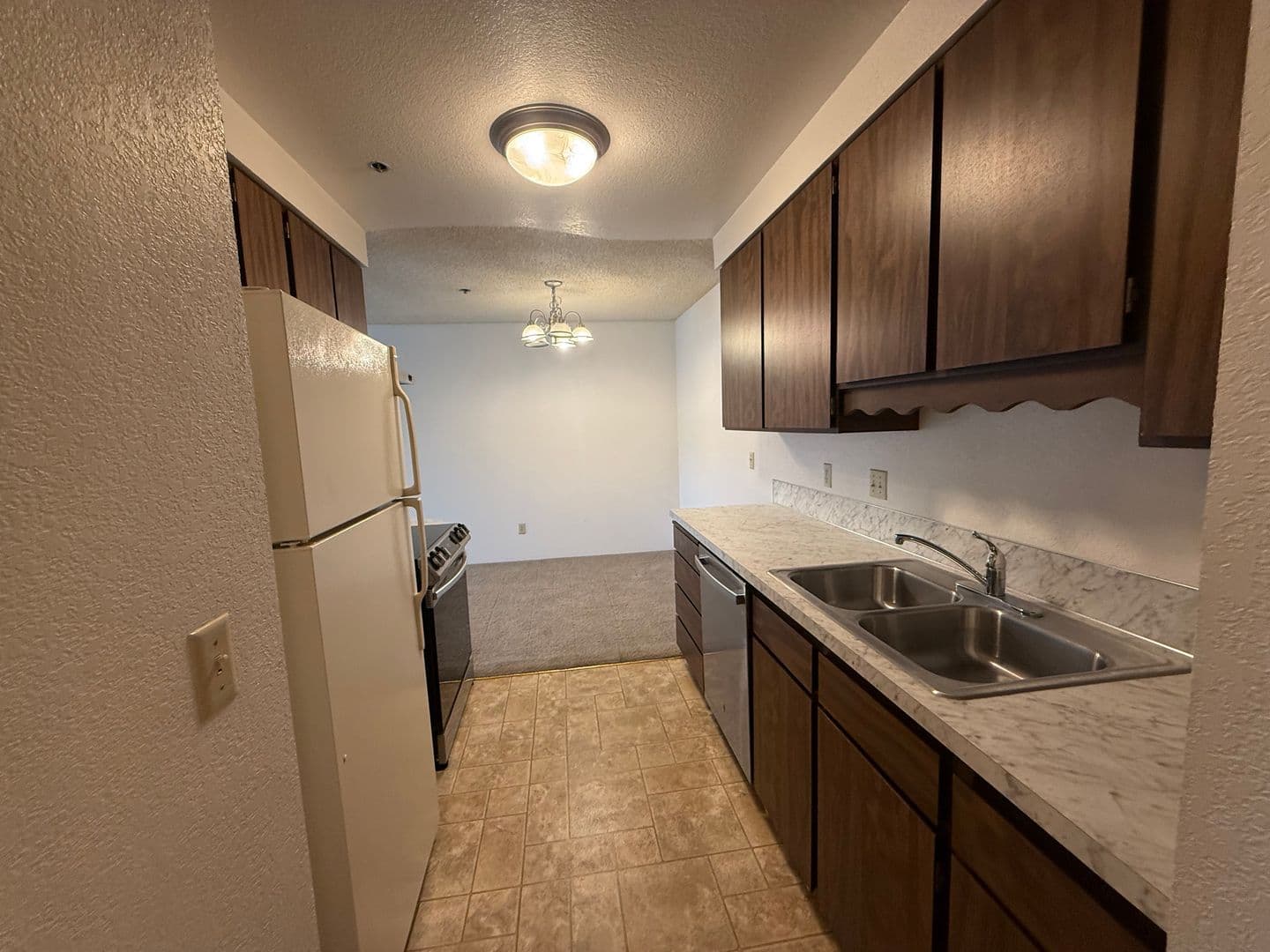 PRKP1 - Park Plaza Apartments 3 of 13