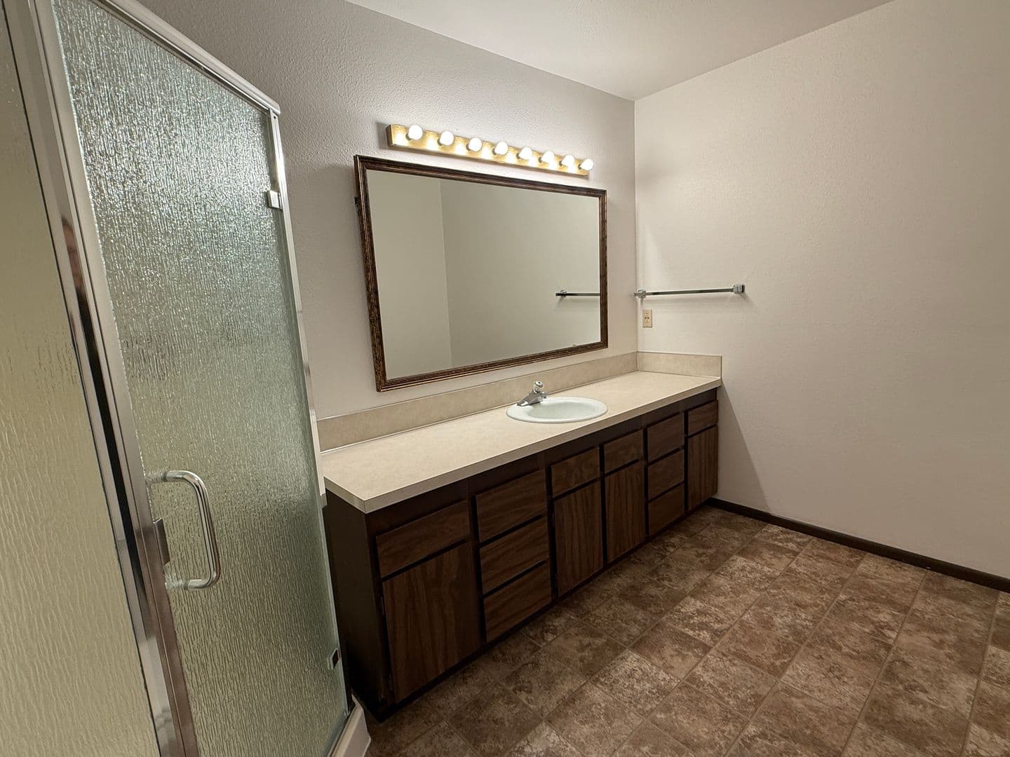 PRKP1 - Park Plaza Apartments 2 of 15