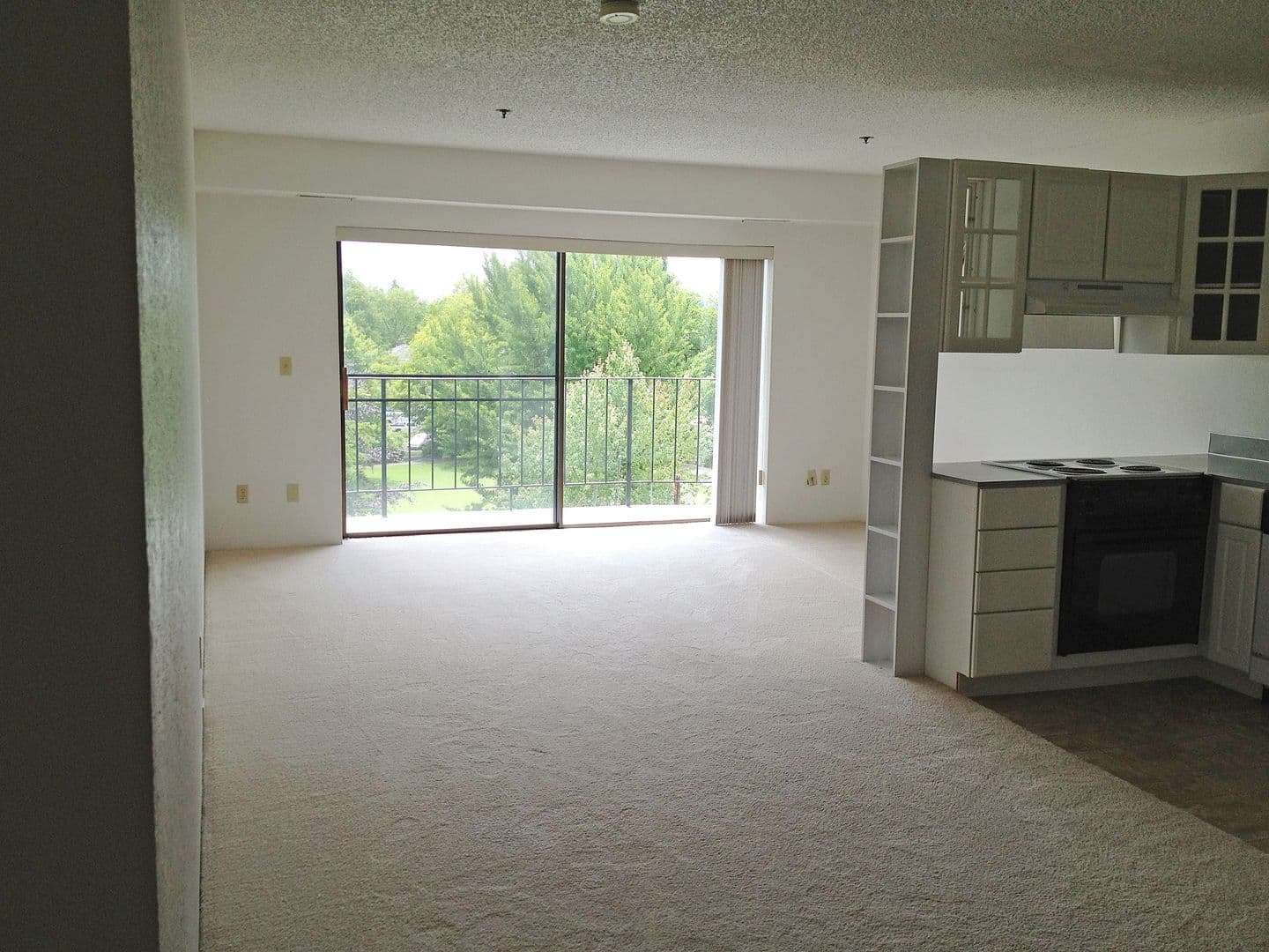 PRKP1 - Park Plaza Apartments 3 of 6