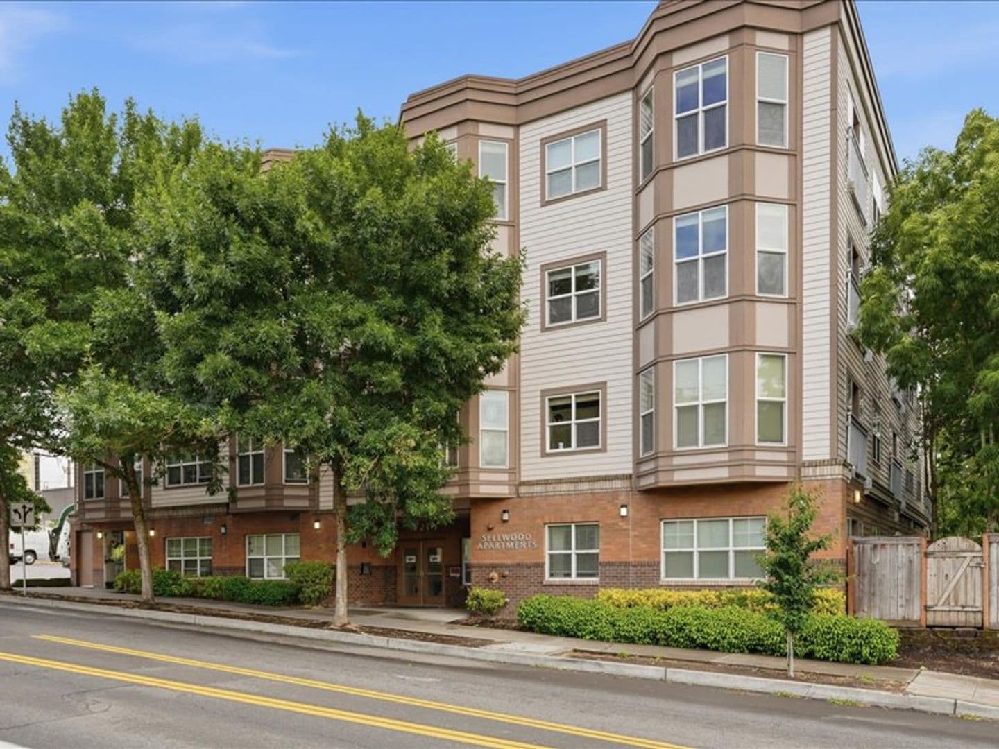SELL - Sellwood Apartments 8 of 8