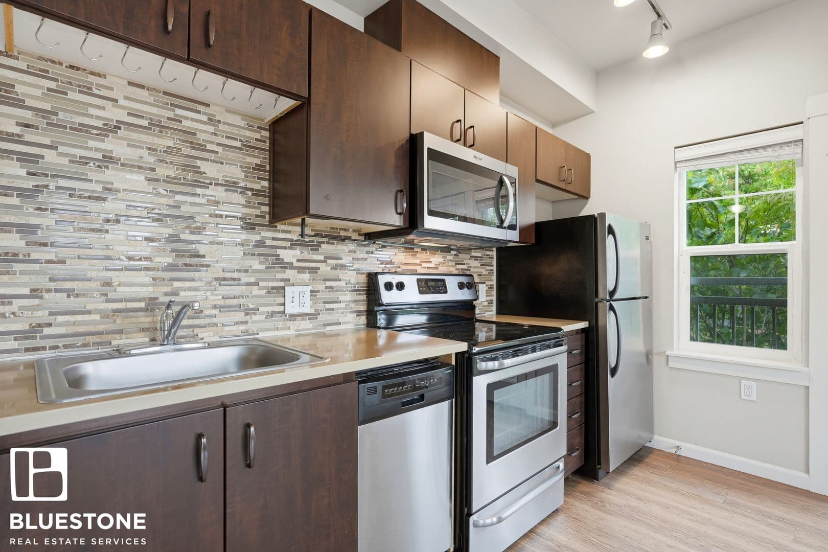 SELL - Sellwood Apartments 3 of 17