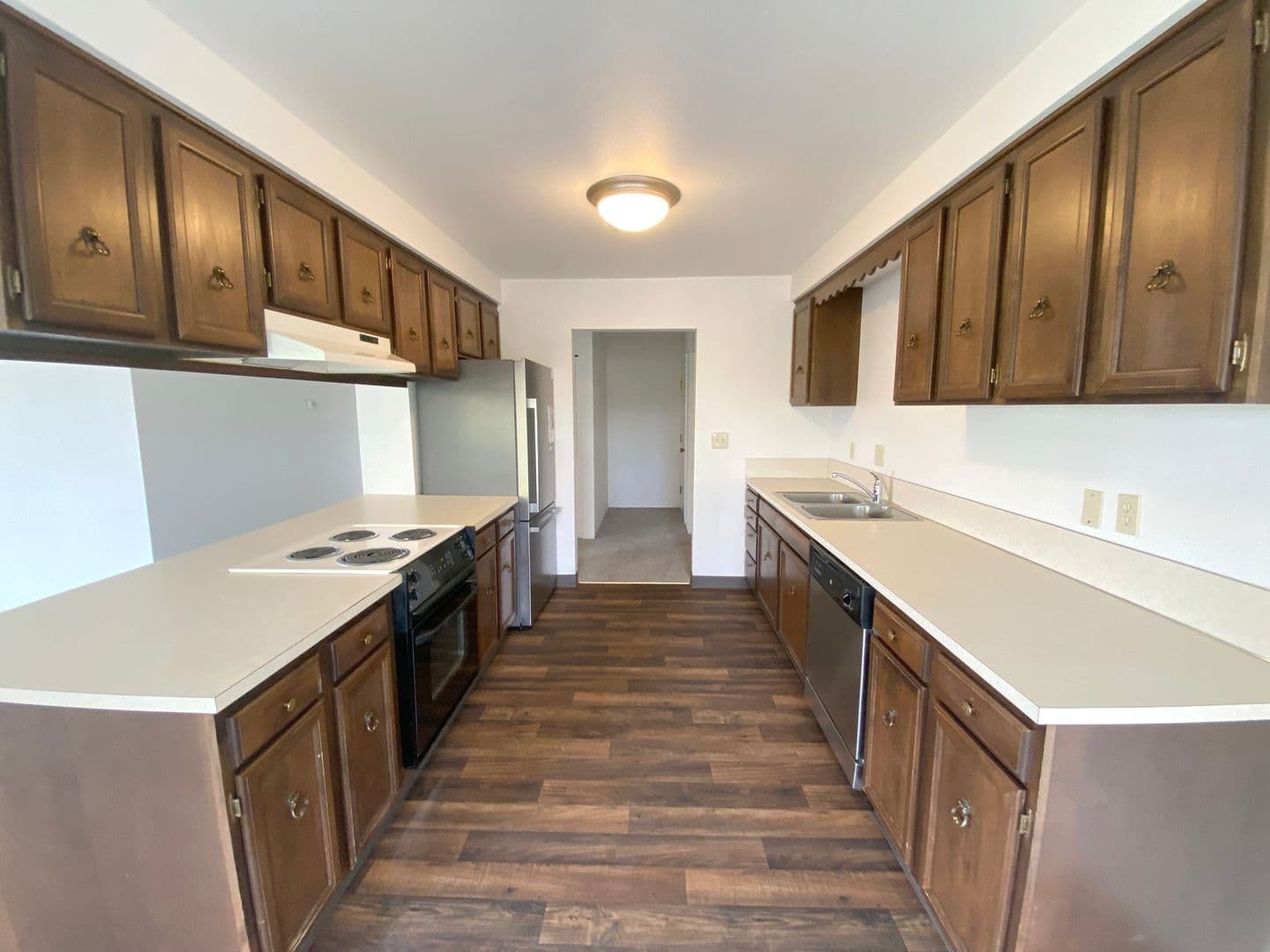 PRKP1 - Park Plaza Apartments 3 of 6