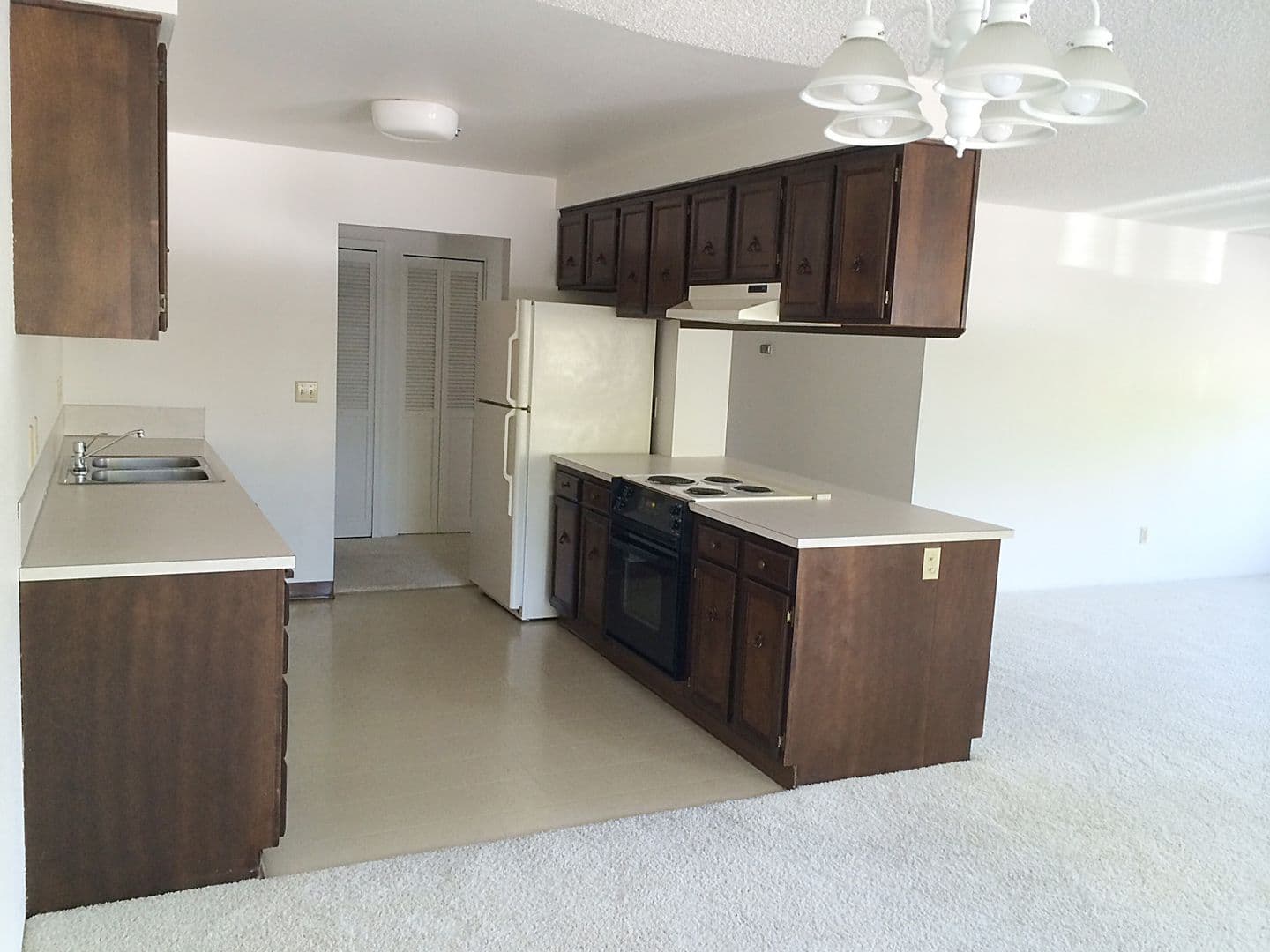 PRKP1 - Park Plaza Apartments 3 of 7