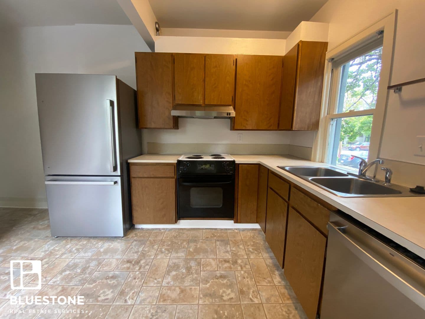 PRKP3- Park Plaza Apartments 2 of 17