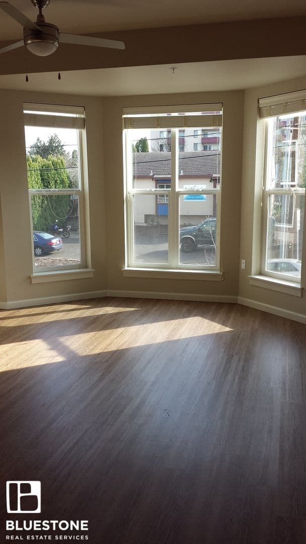 SELL - Sellwood Apartments 3 of 10