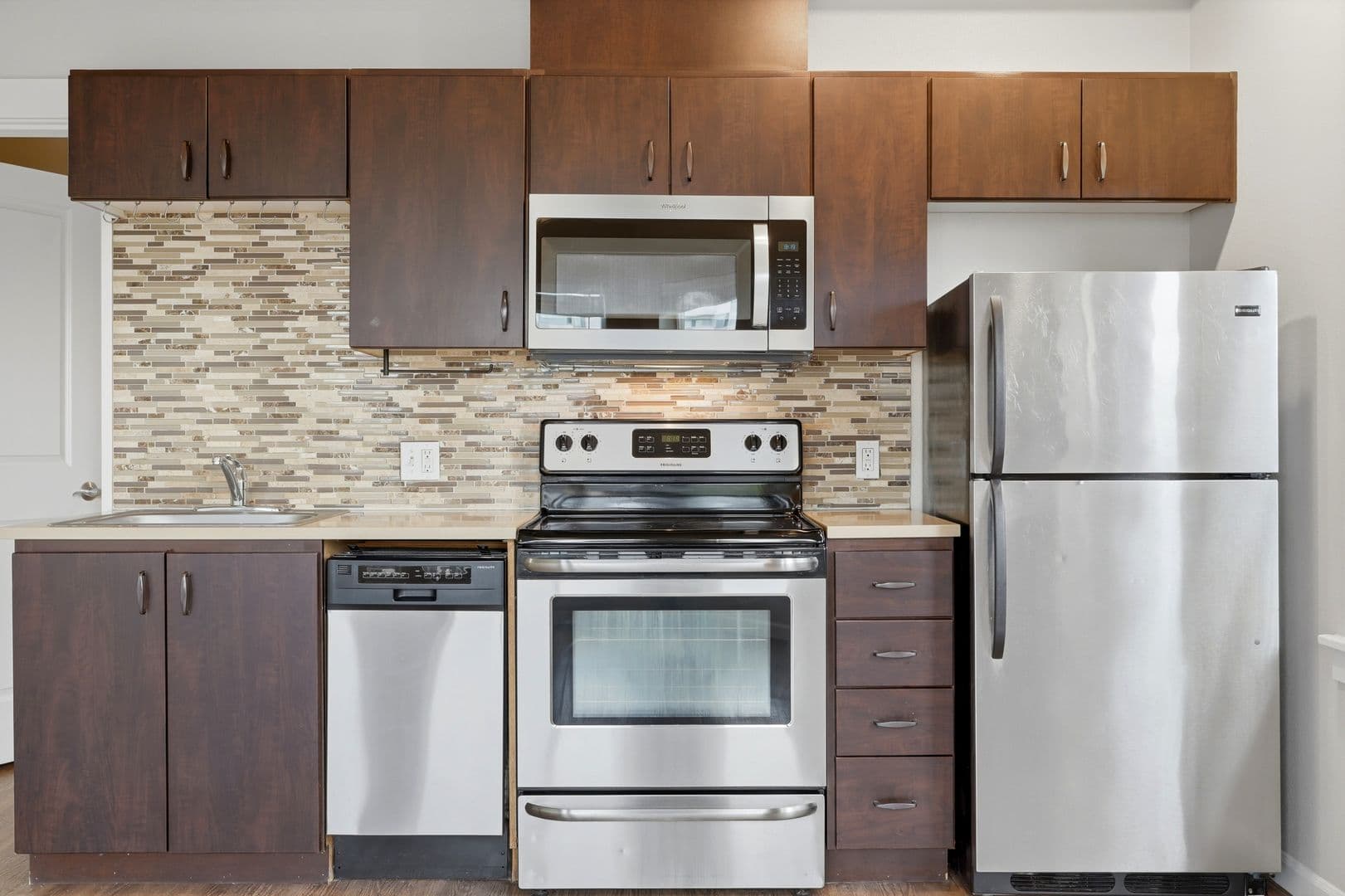 SELL Sellwood Apartments 2 of 8