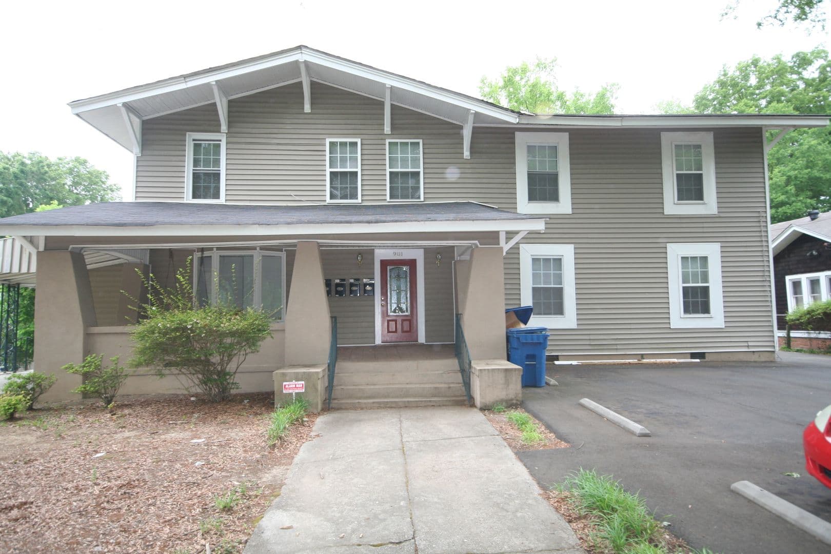 Adorable Apt in Historic Building - ONE Block to Duke! 1 of 10