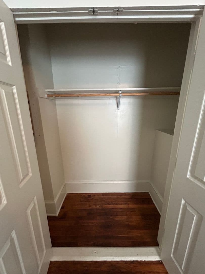 Adorable Apt in Historic Building - ONE Block to Duke! 8 of 10