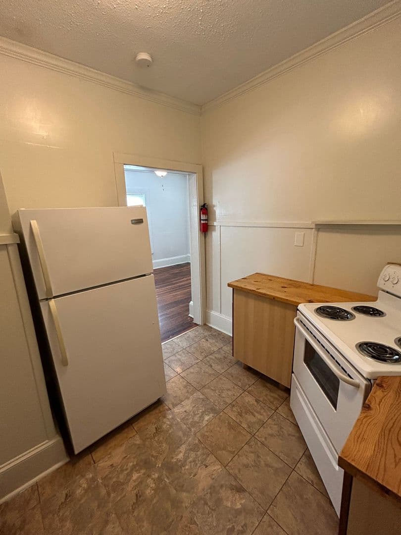 Adorable Apt in Historic Building - ONE Block to Duke! 5 of 10