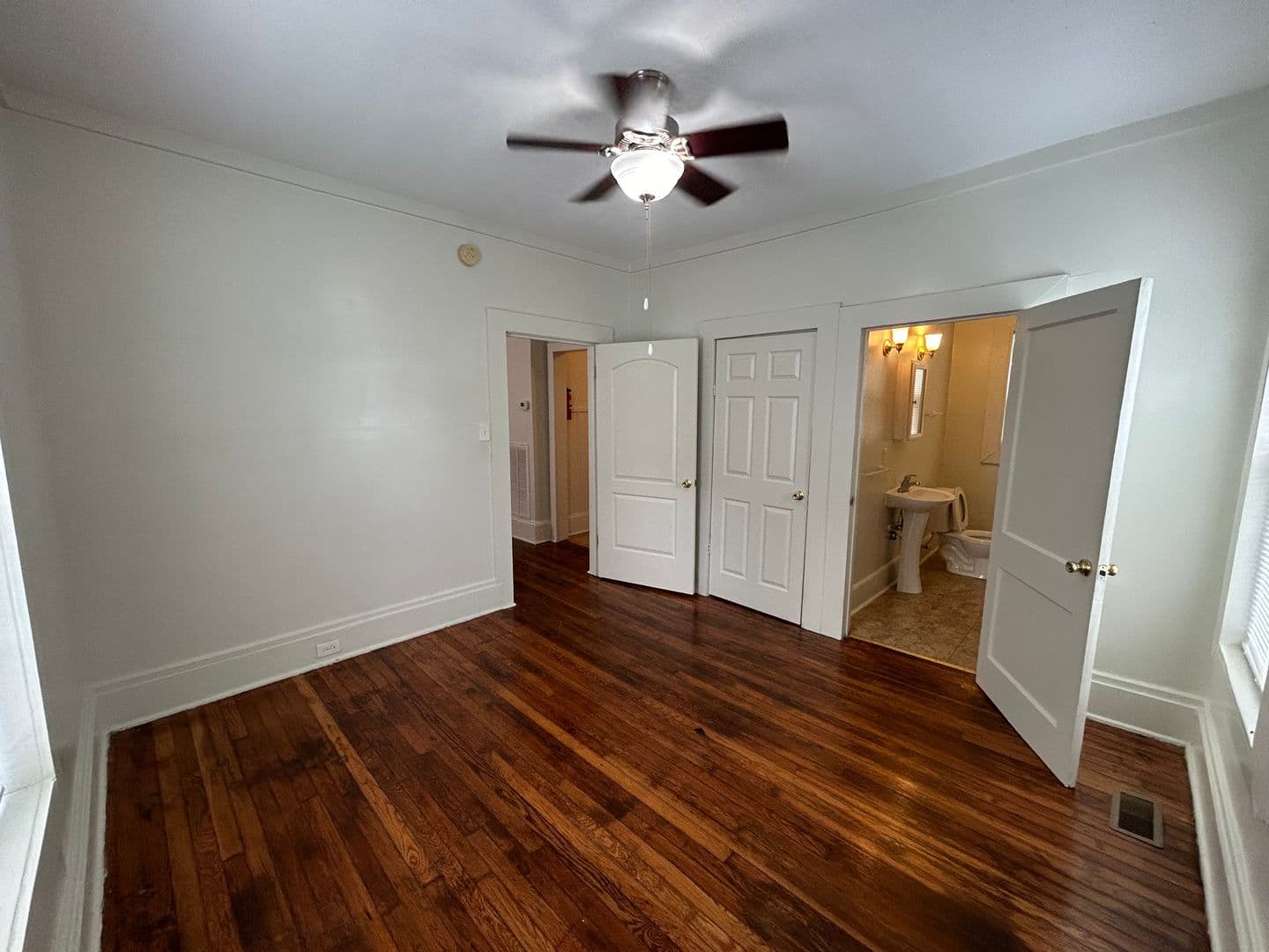 Adorable Apt in Historic Building - ONE Block to Duke! 7 of 10