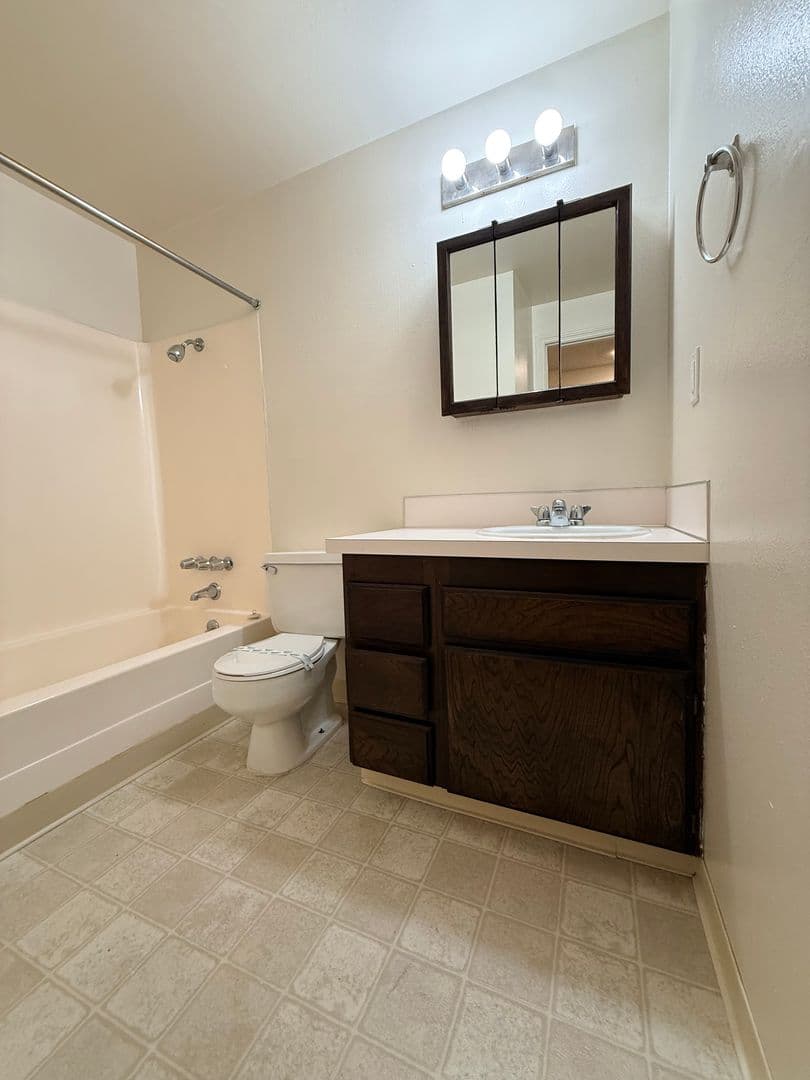 MF 39 - Rolling Hills Townhouses 17 of 23