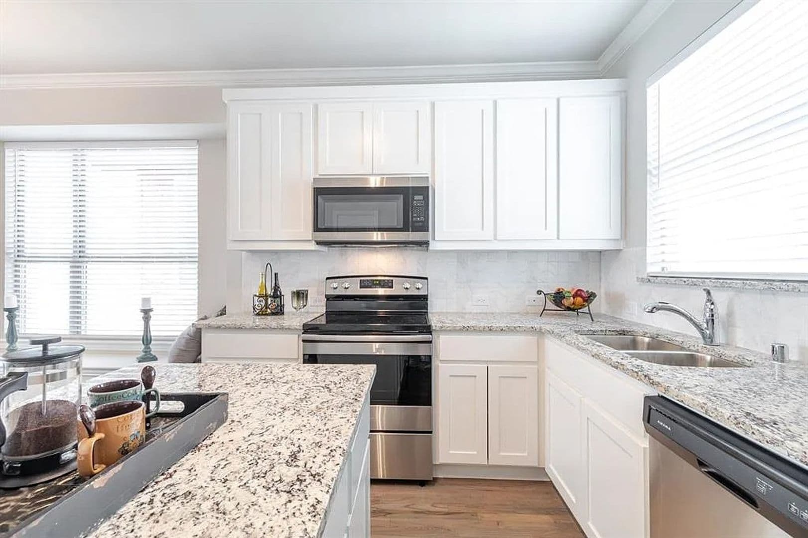 301 E Lamar Street 6 of 29