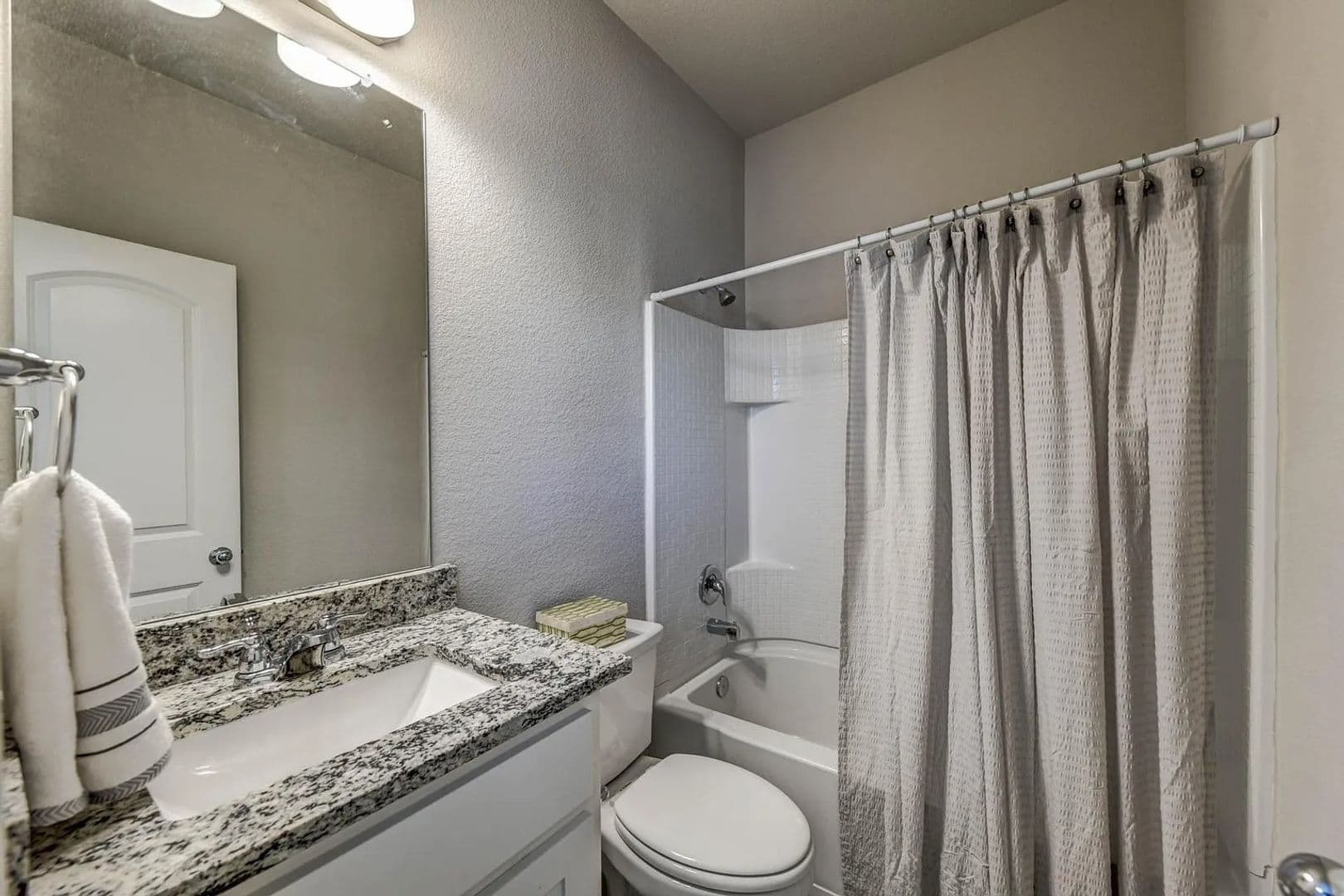 301 E Lamar Street 20 of 29