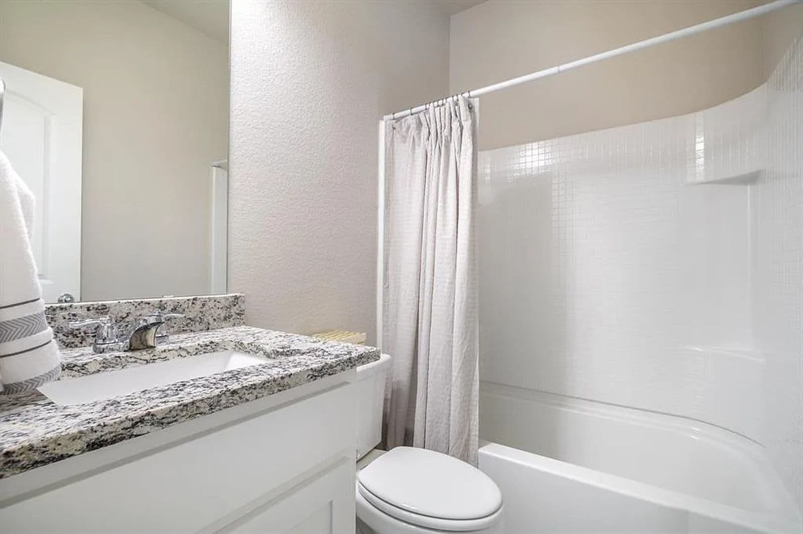 301 E Lamar Street 22 of 29