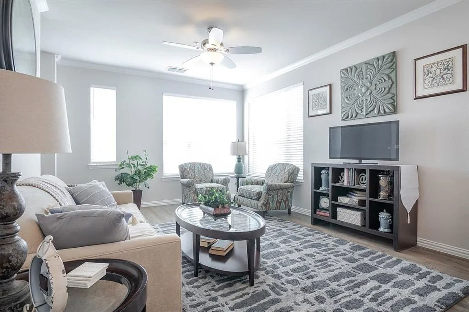 301 E Lamar Street 14 of 29
