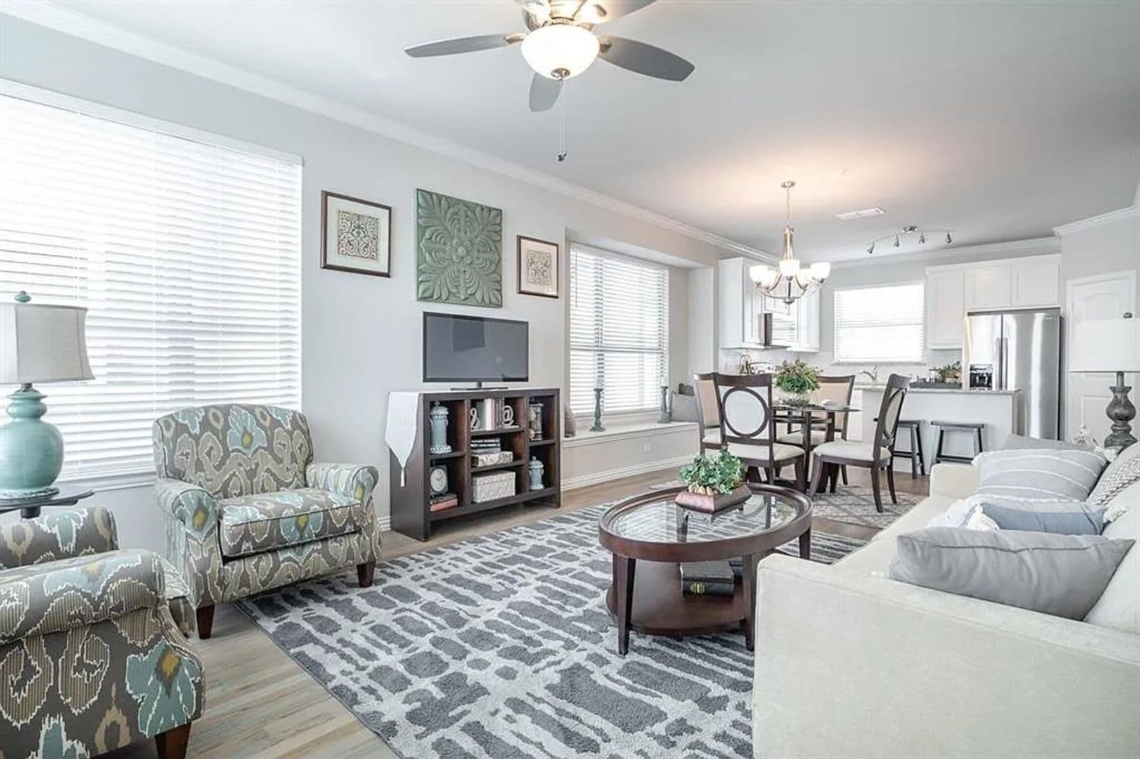 301 E Lamar Street 12 of 29