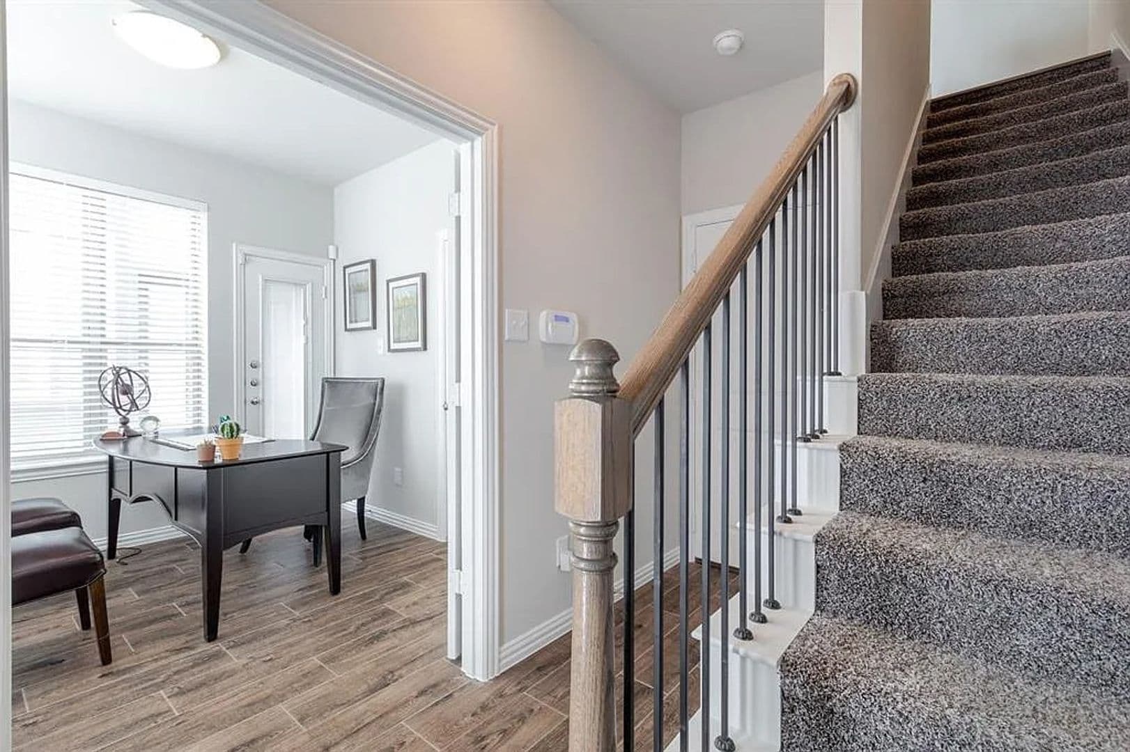 301 E Lamar Street 3 of 11
