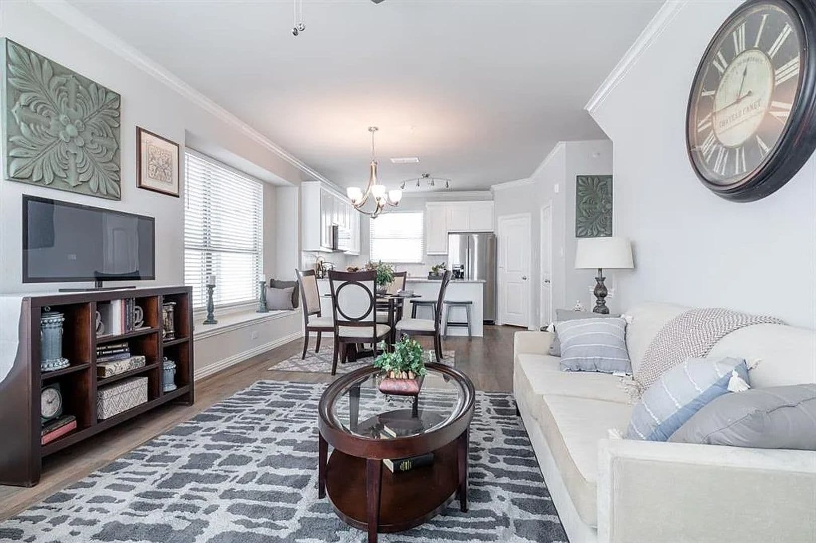 301 E Lamar Street 13 of 29