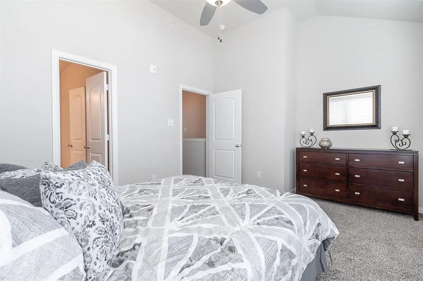 301 E Lamar Street 9 of 9