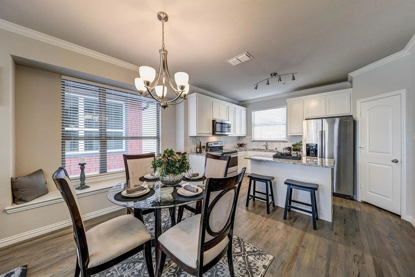 301 E Lamar Street 8 of 29