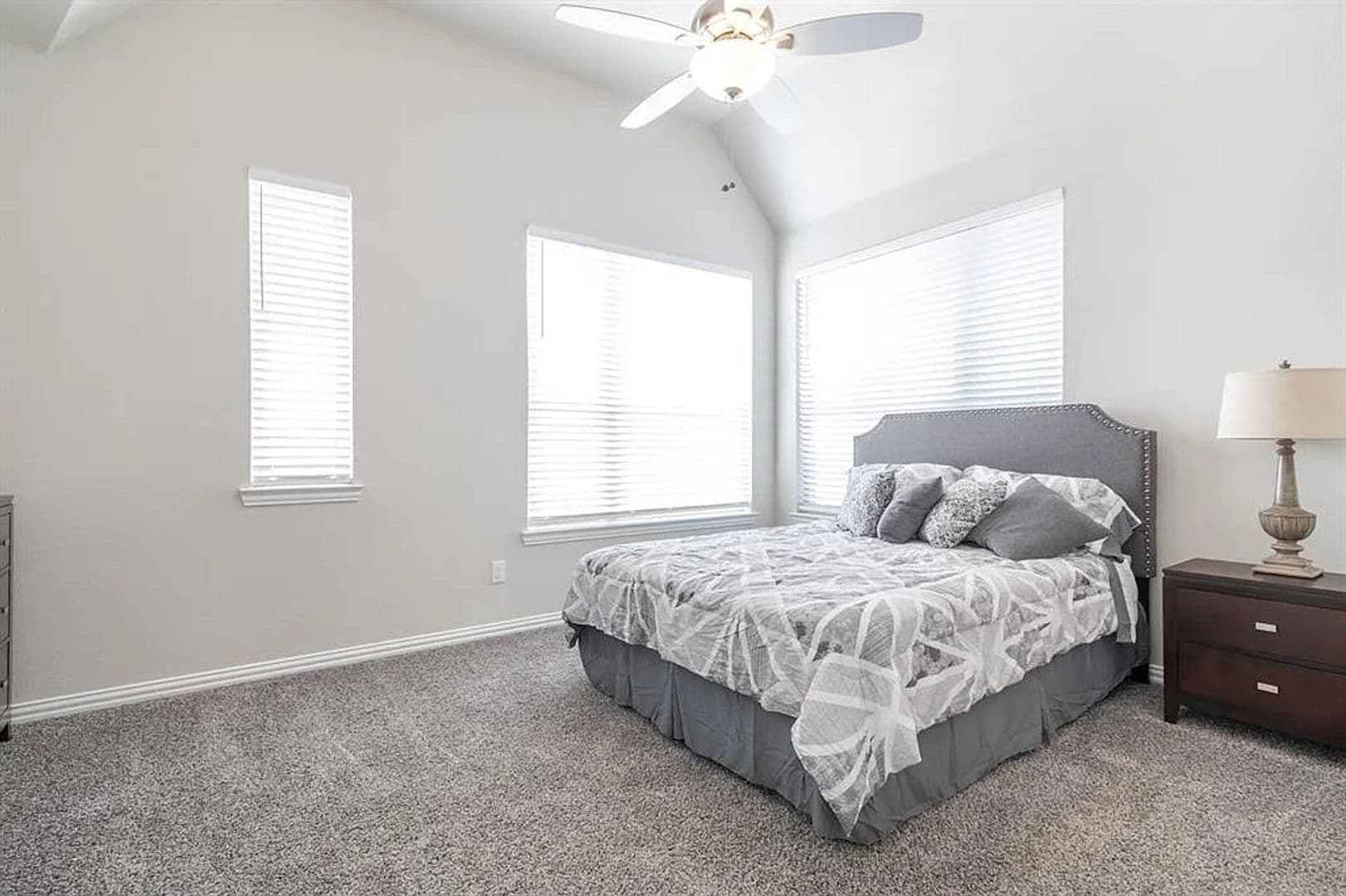 301 E Lamar Street 26 of 29