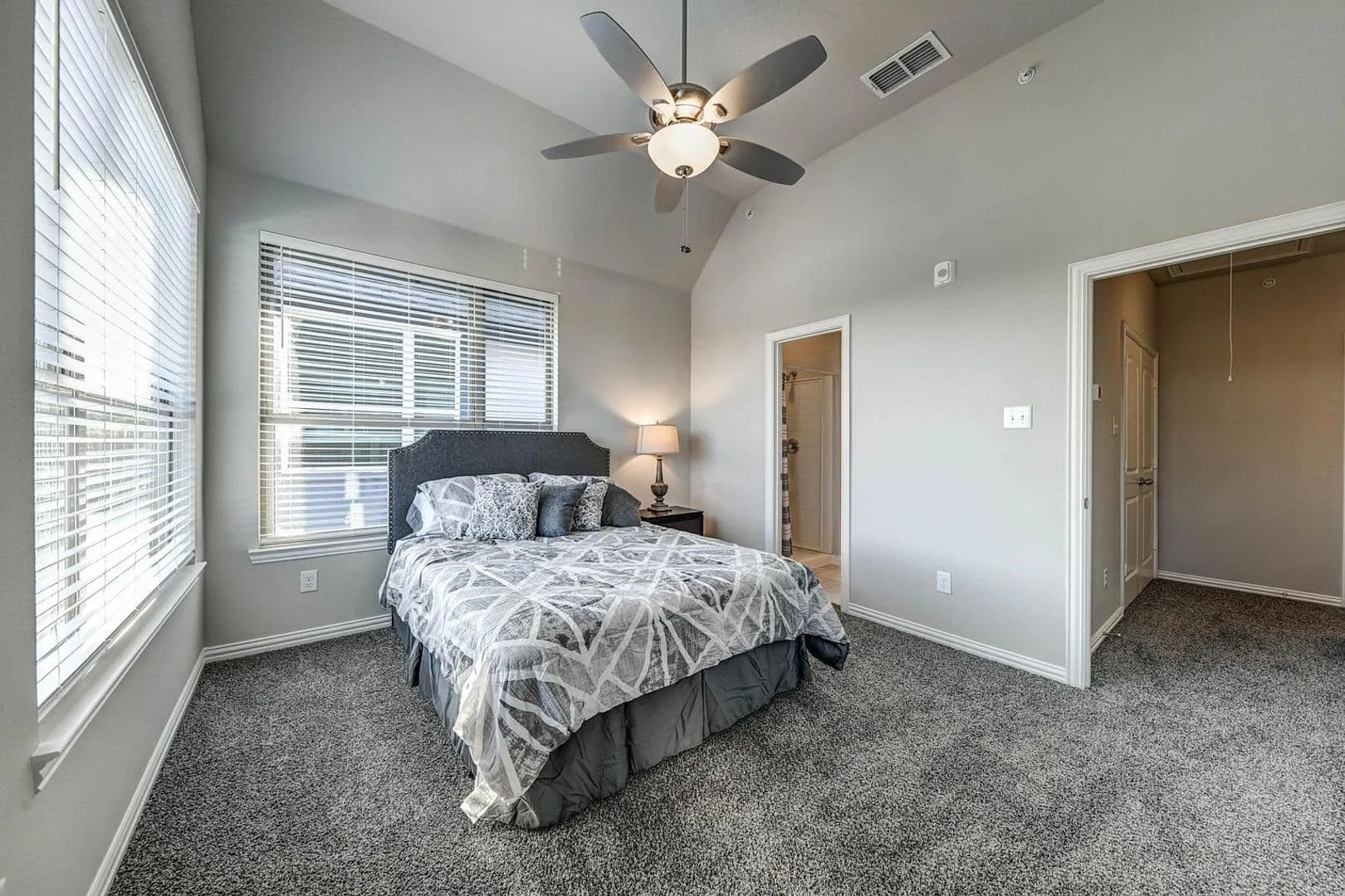 301 E Lamar Street 10 of 11