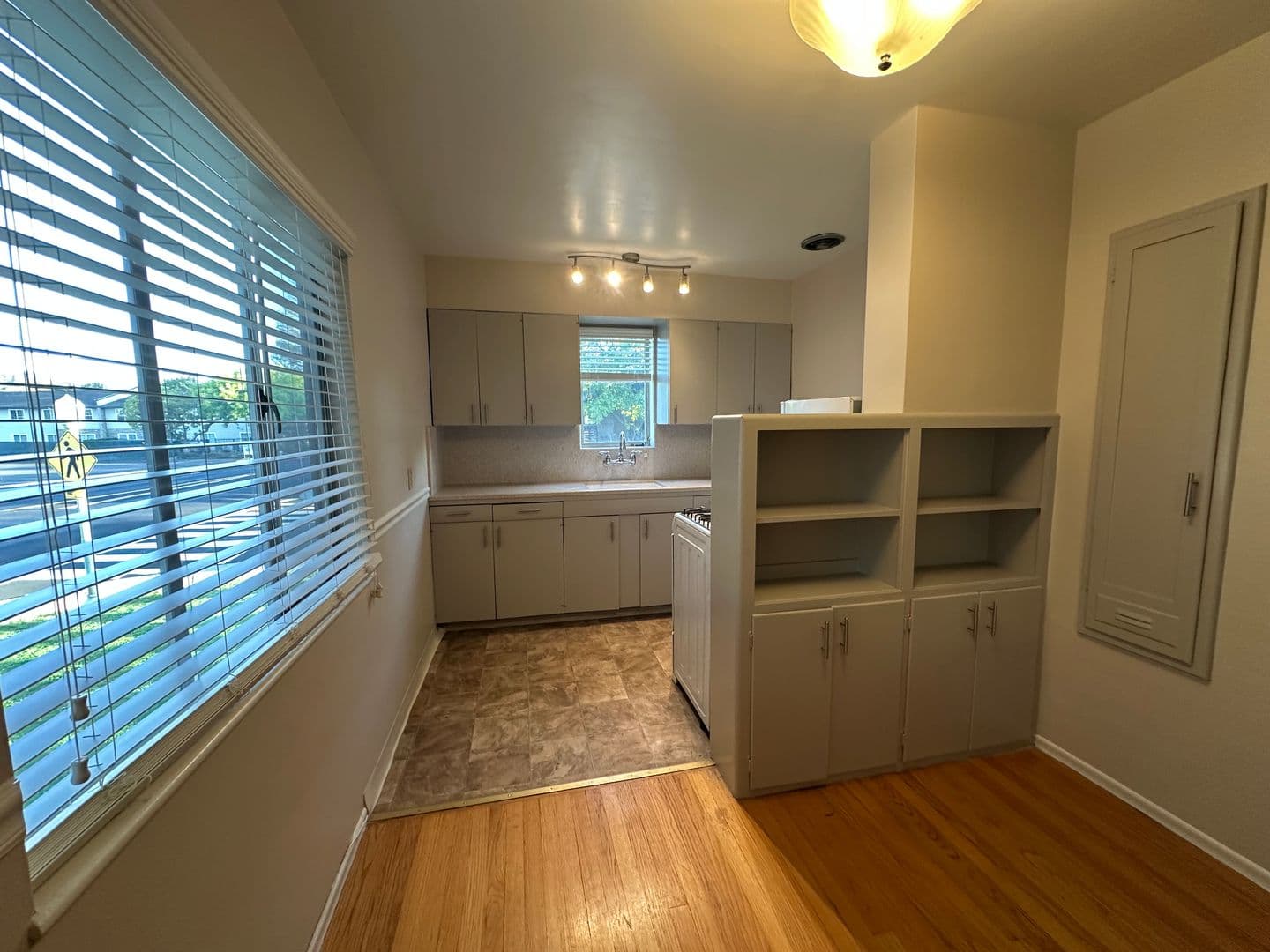 Carlson Drive (5488, 5492) 15 of 27