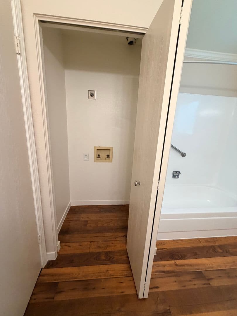 Poplar Avenue (7764) 12 of 12