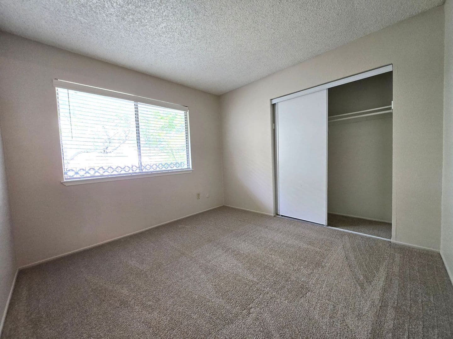 Stamas Lane - 4900-4948 Stamas Lane 10 of 16