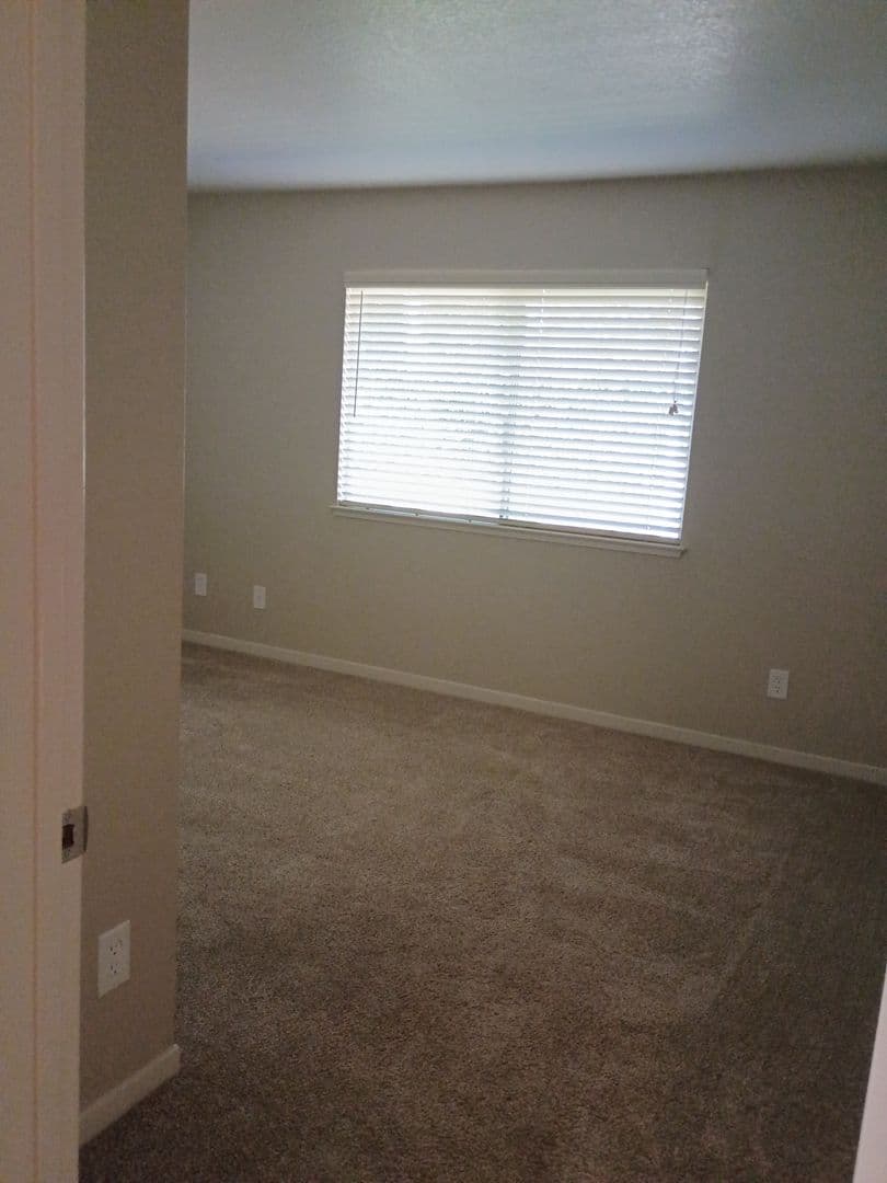 Poplar Avenue (7764) 7 of 12
