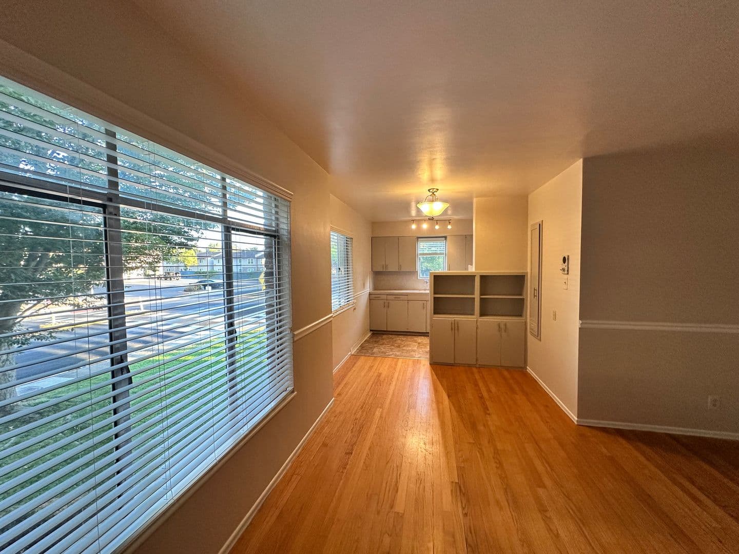 Carlson Drive (5488, 5492) 5 of 27