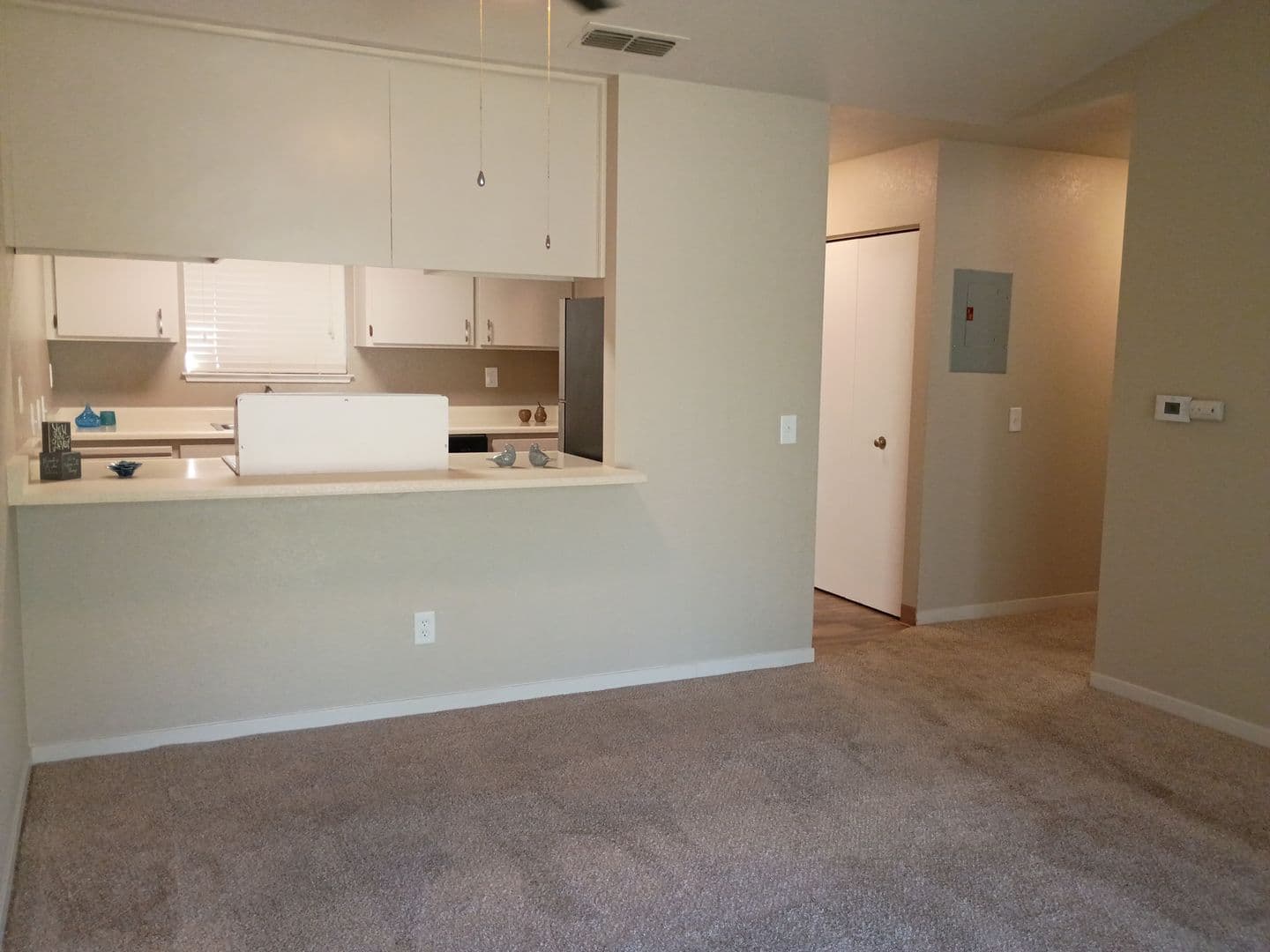 Poplar Avenue (7764) 5 of 12