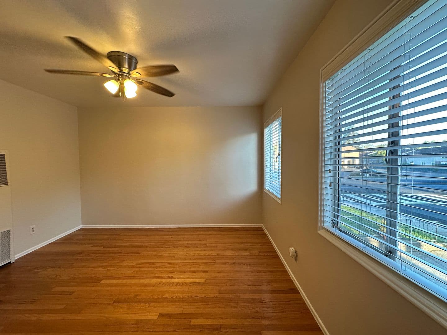 Carlson Drive (5488, 5492) 23 of 27