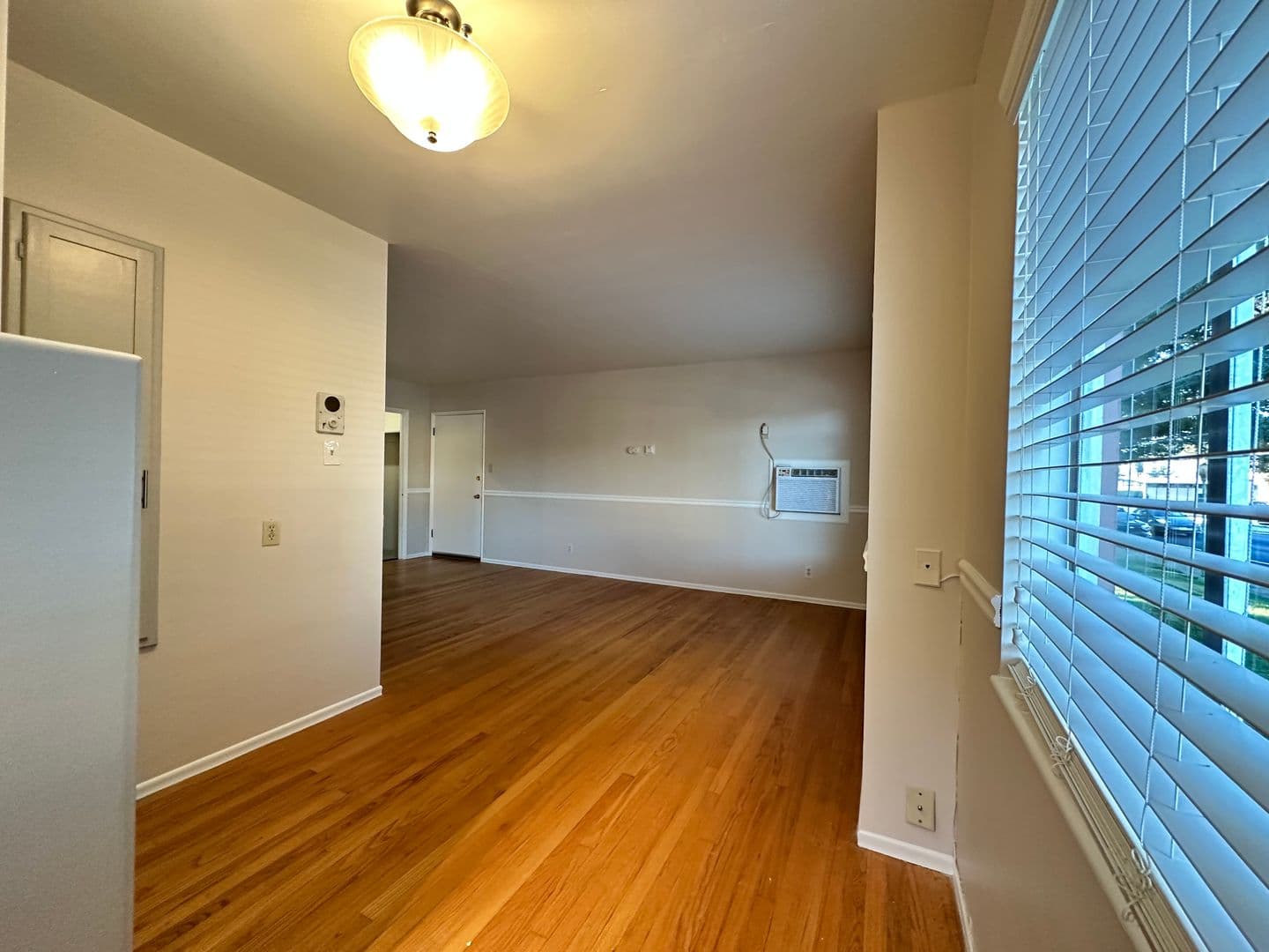 Carlson Drive (5488, 5492) 2 of 27