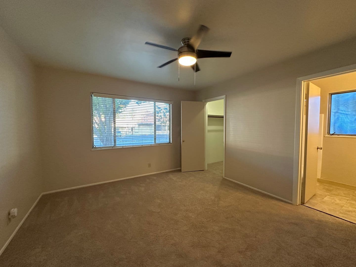 Carlson Drive (5488, 5492) 18 of 32