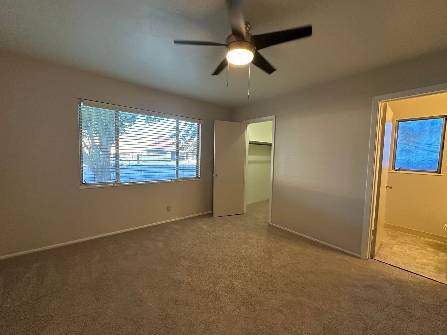 Carlson Drive (5488, 5492) 15 of 32