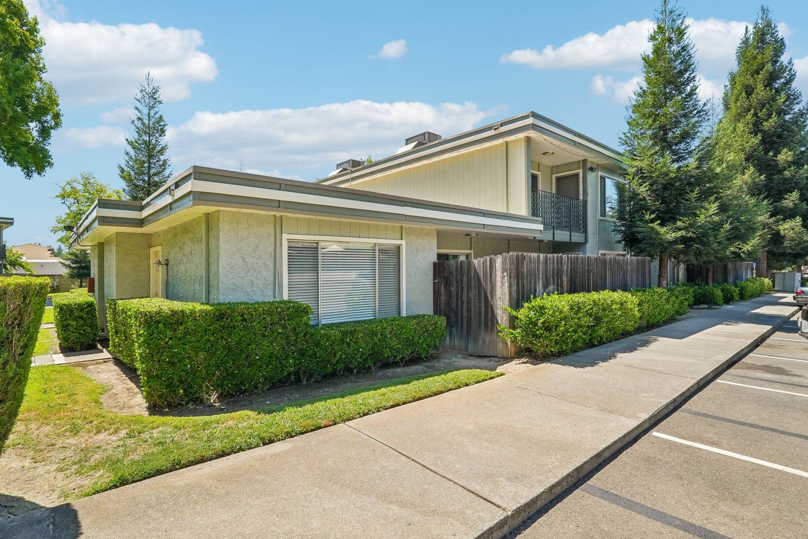 Stamas Lane - 4900-4948 Stamas Lane 8 of 12