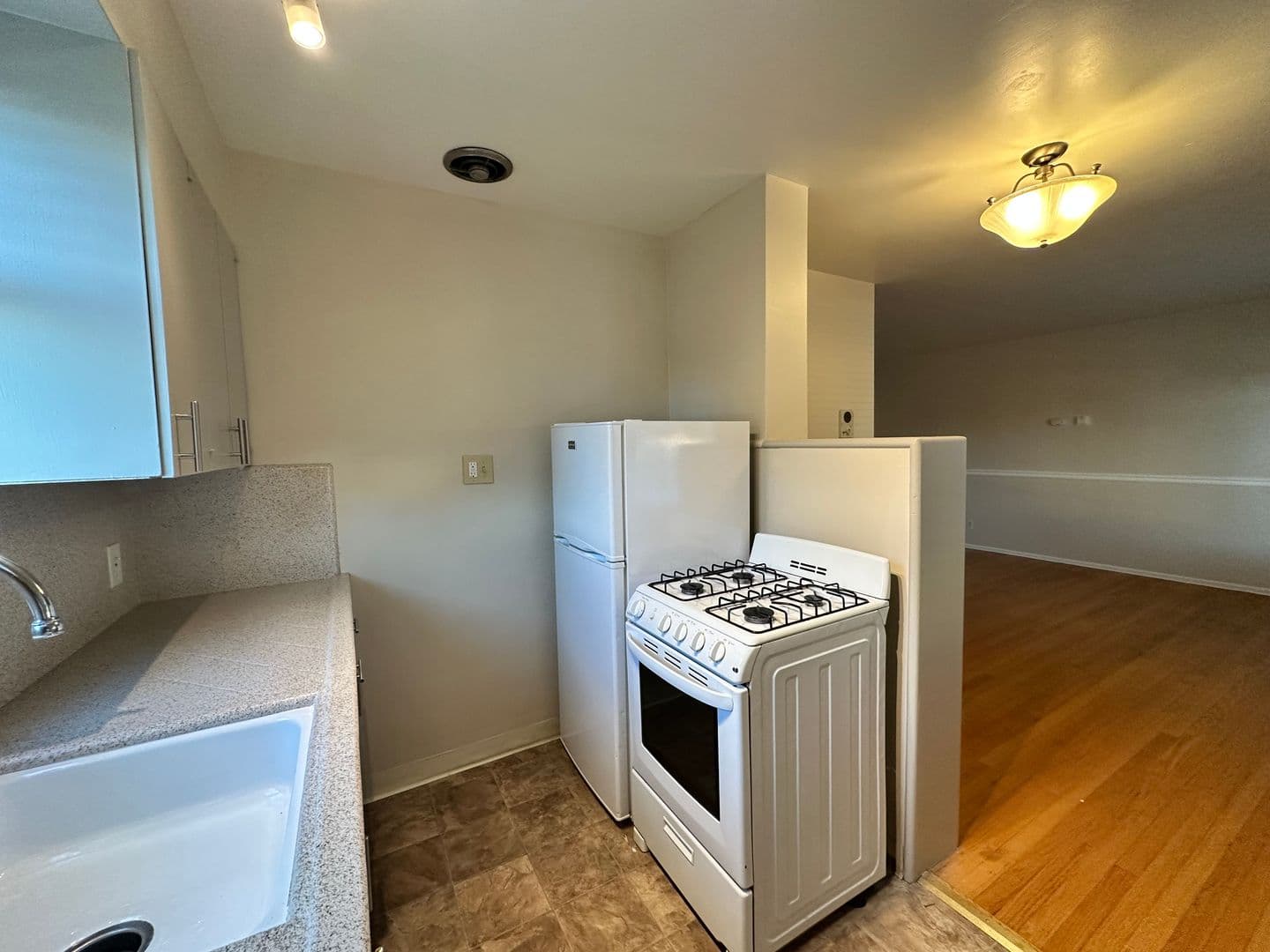 Carlson Drive (5488, 5492) 12 of 27