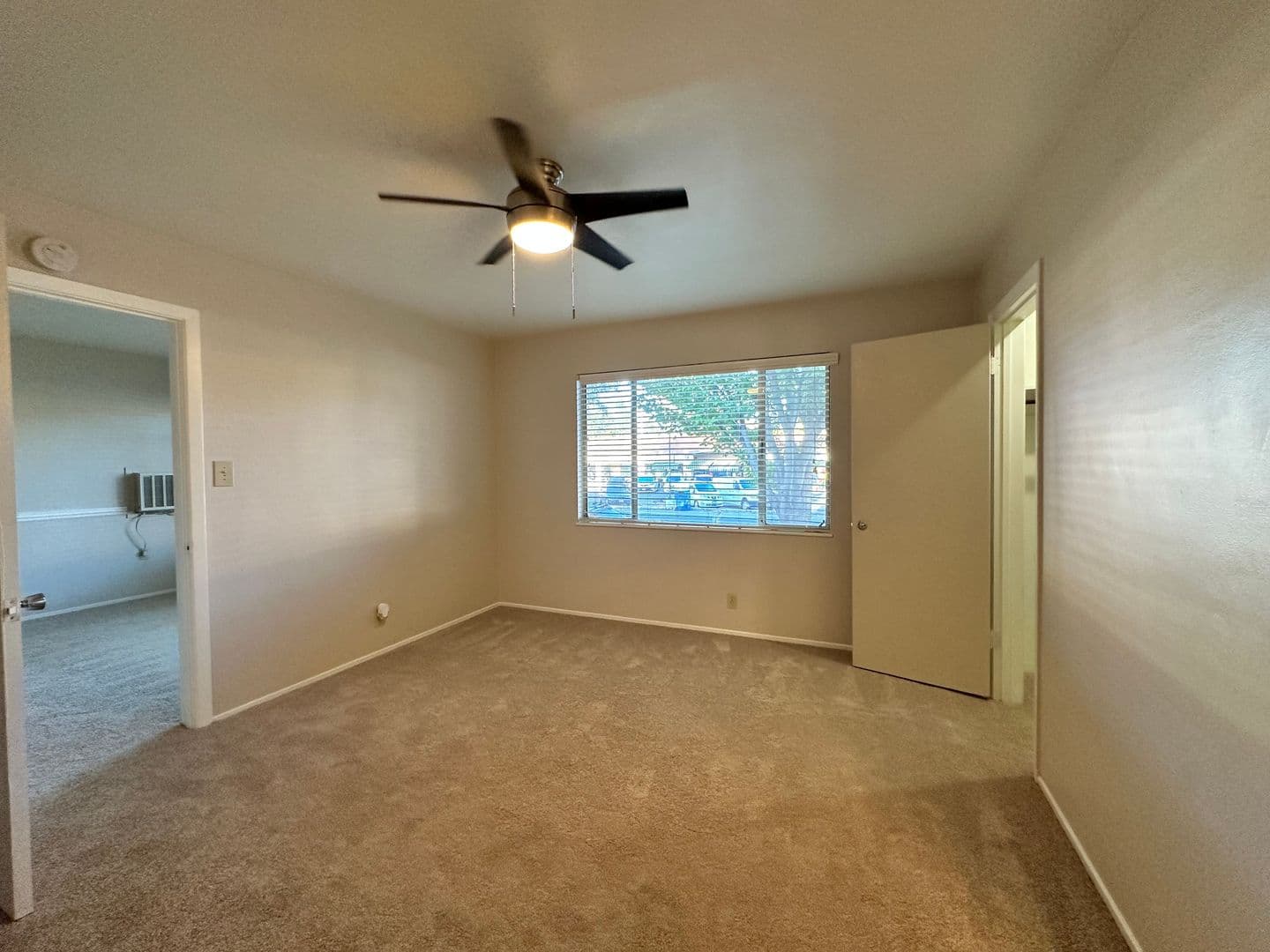 Carlson Drive (5488, 5492) 19 of 32