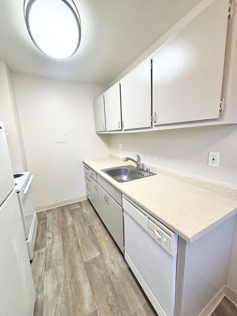 Walnut Avenue (2548) 4 of 15