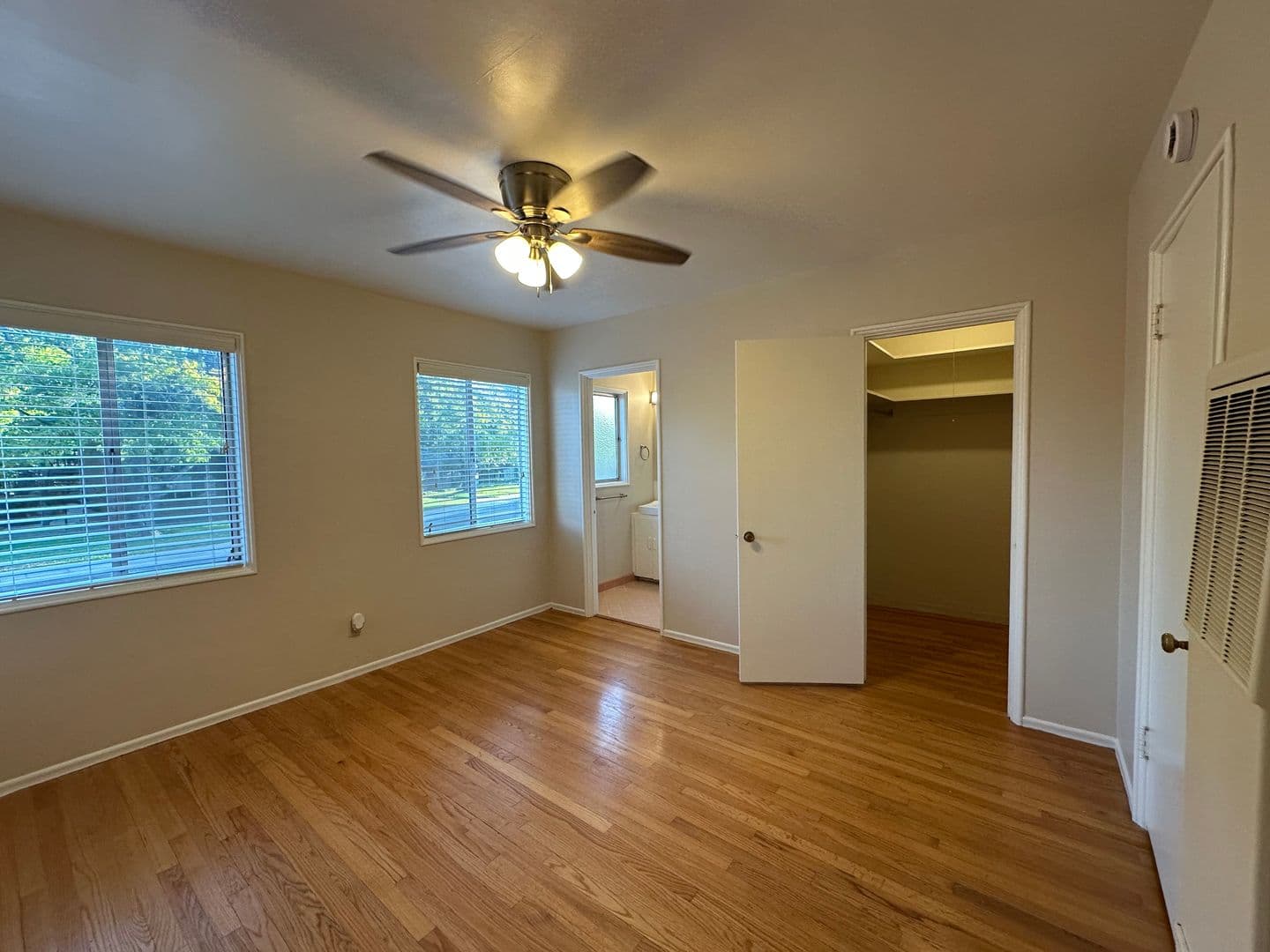 Carlson Drive (5488, 5492) 19 of 27