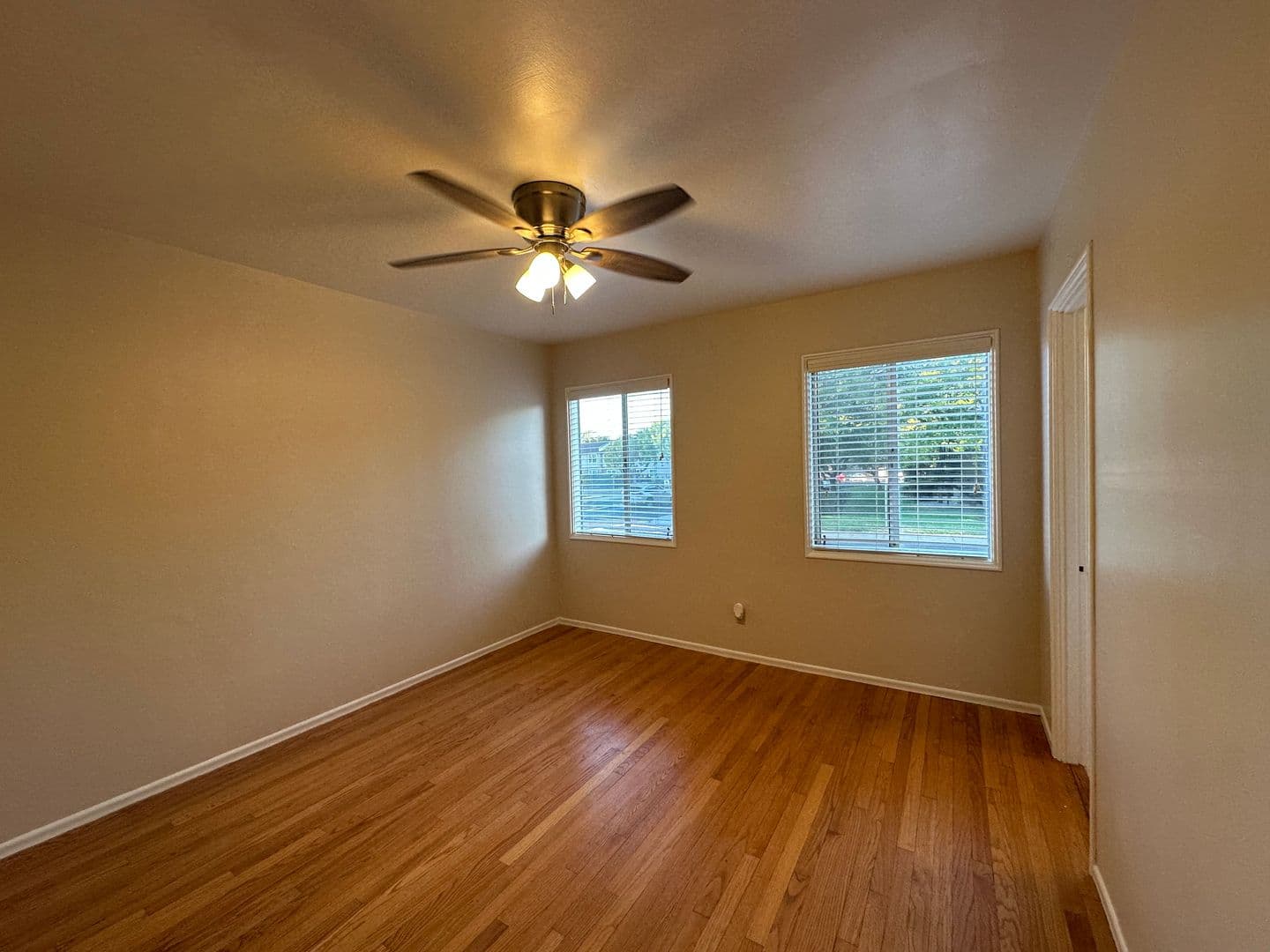 Carlson Drive (5488, 5492) 21 of 27
