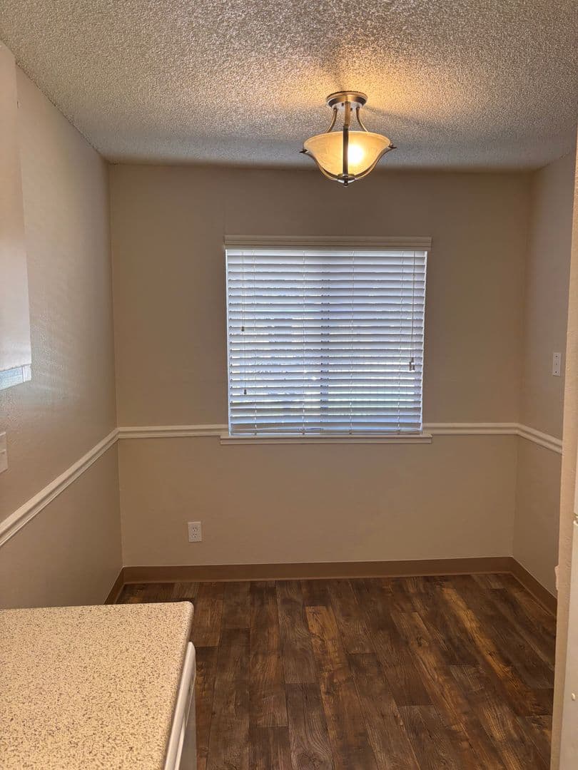 Walnut Avenue (2548) 10 of 15