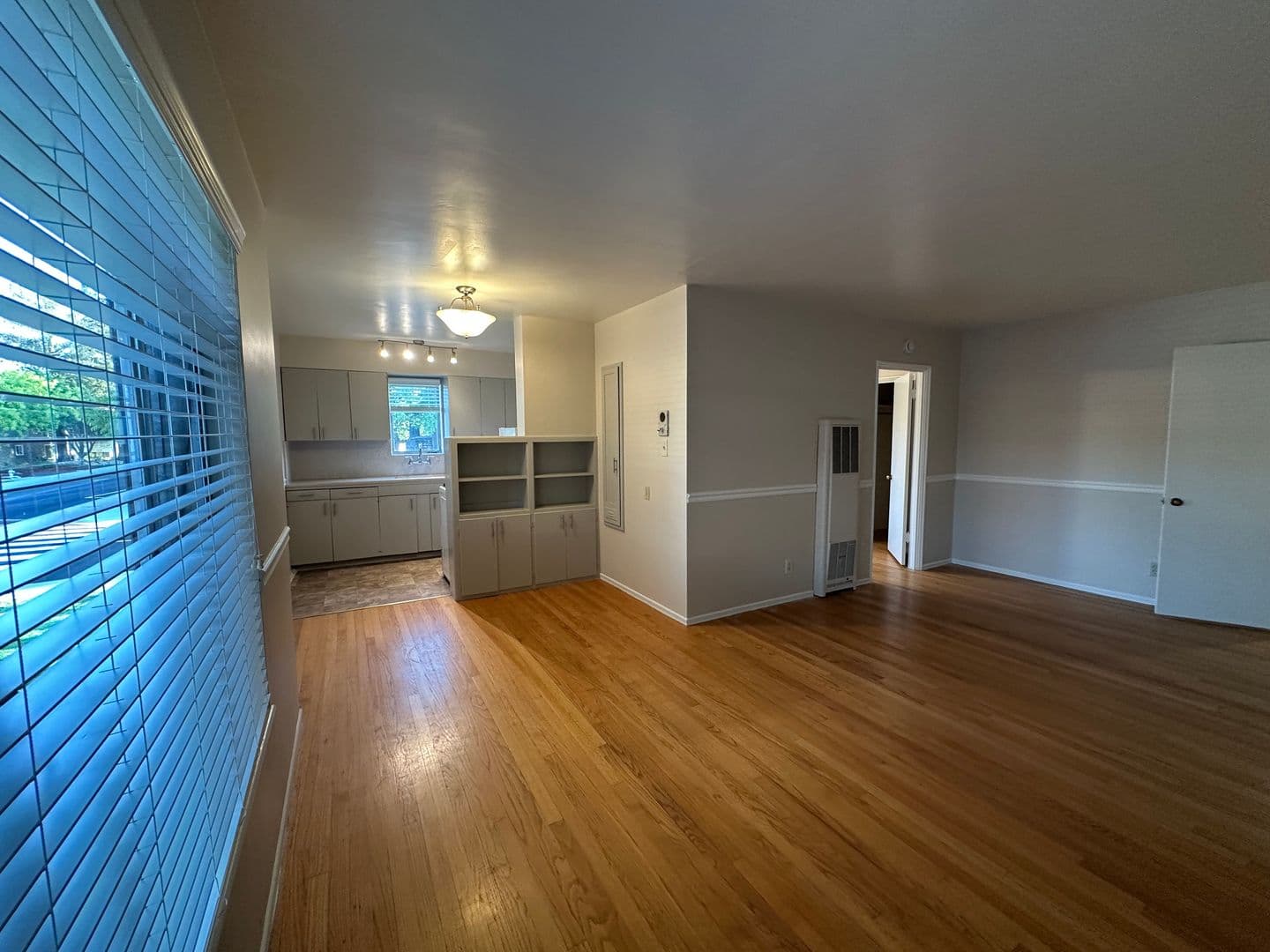 Carlson Drive (5488, 5492) 8 of 27