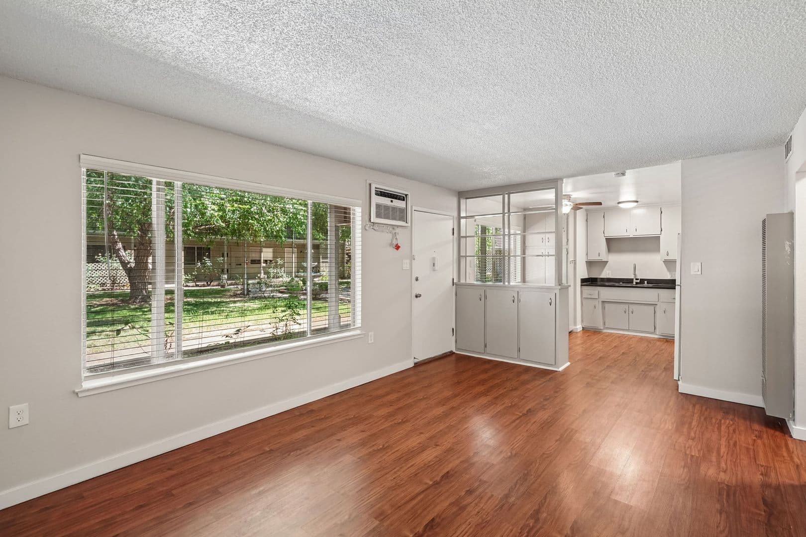 63rd Street at 4460 - 4668 63rd Street 7 of 19