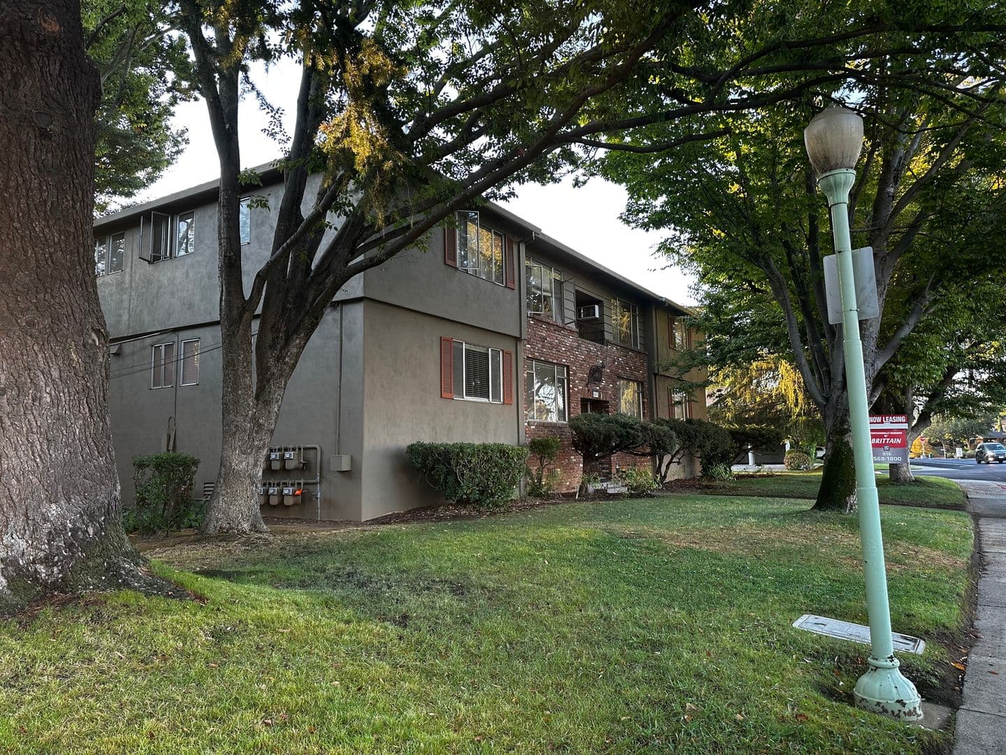 Carlson Drive (5488, 5492) 31 of 32