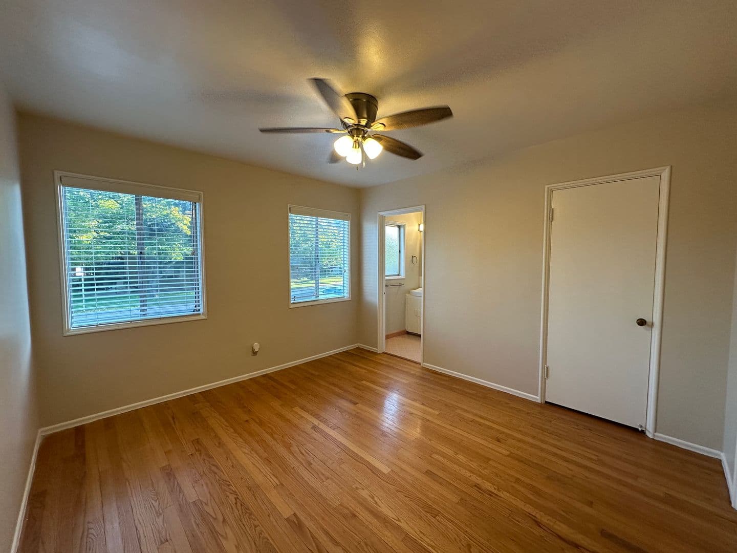 Carlson Drive (5488, 5492) 20 of 27