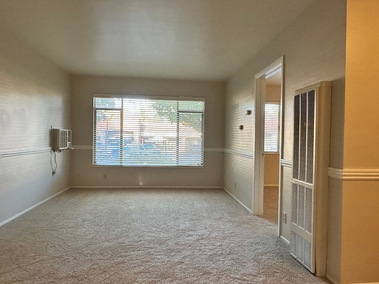 Carlson Drive (5488, 5492) 8 of 32