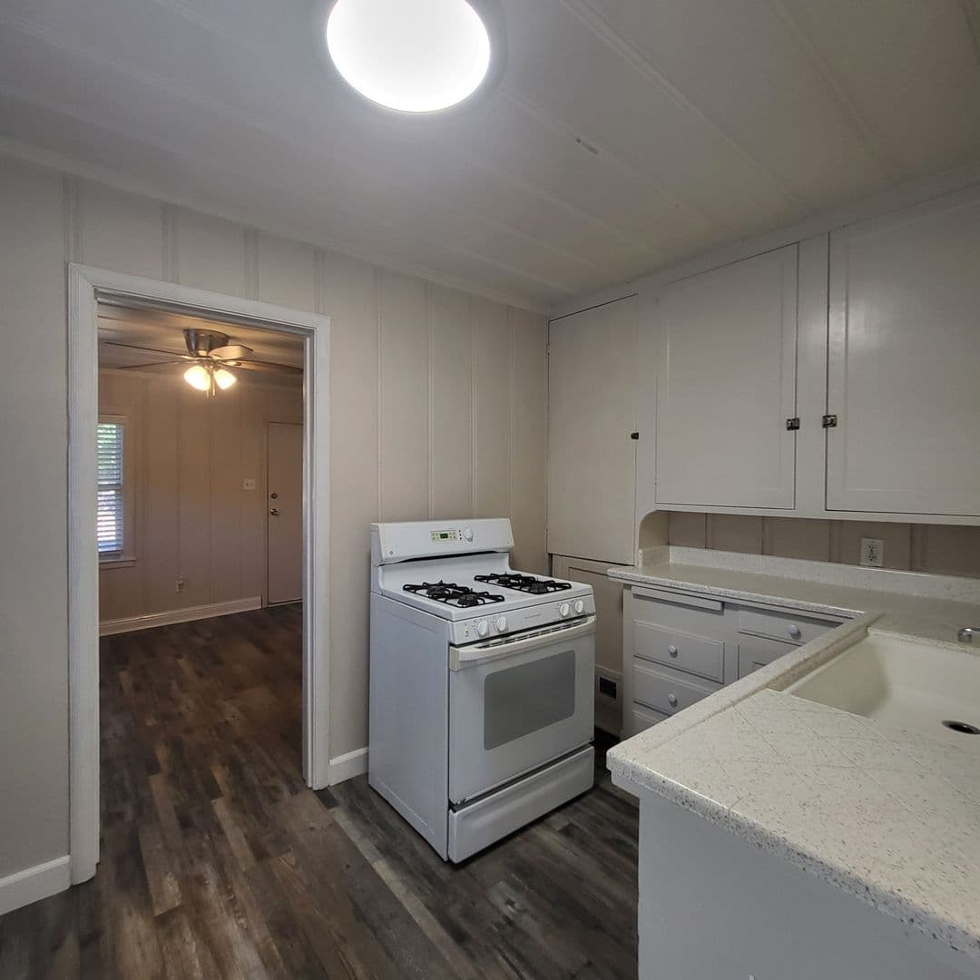 63rd Street at 4460 - 4668 63rd Street 12 of 19