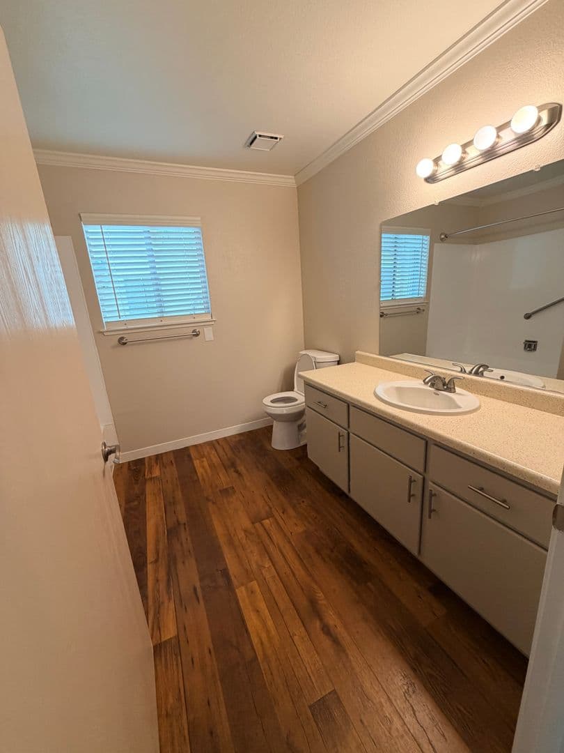 Poplar Avenue (7764) 9 of 12